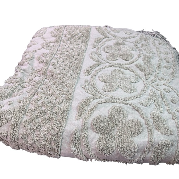 Chenille Sage Medalion Tufting Textured Bedspread with Fringe size King - Picture 2 of 16